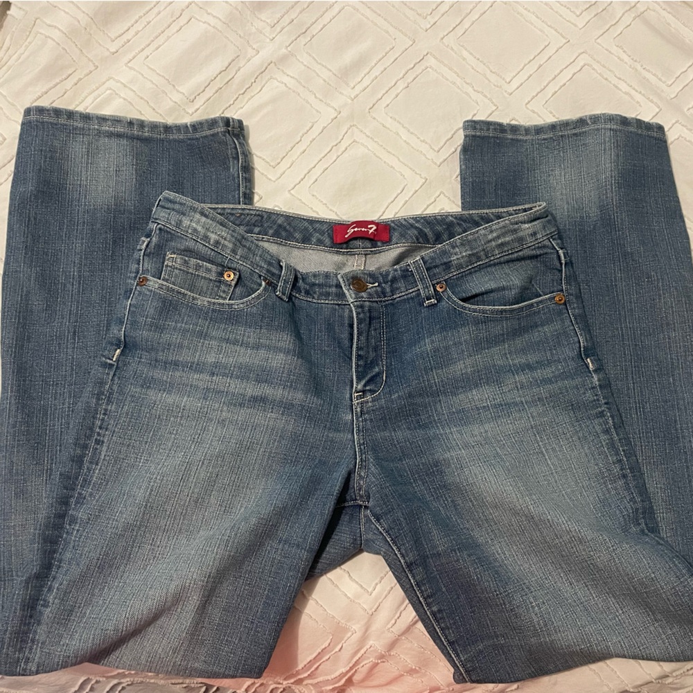 LOW-RISE FLARE JEANS